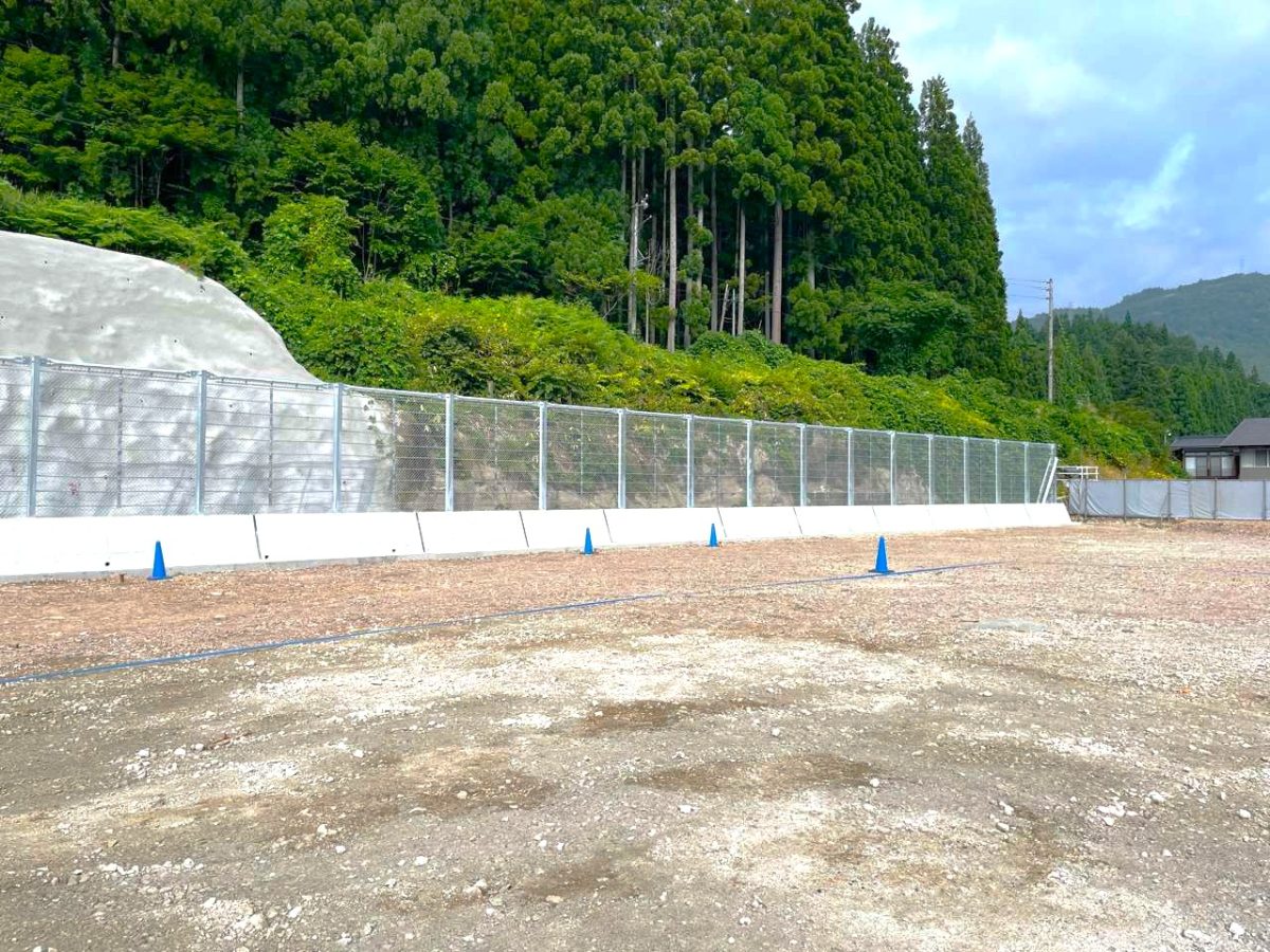 旧白川小学校跡地落石防護柵等設置工事 | 維持修繕工事